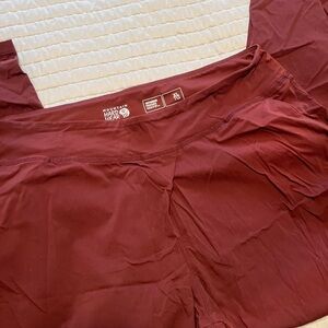 Mountain Hardwear Women's maroon hiking pants